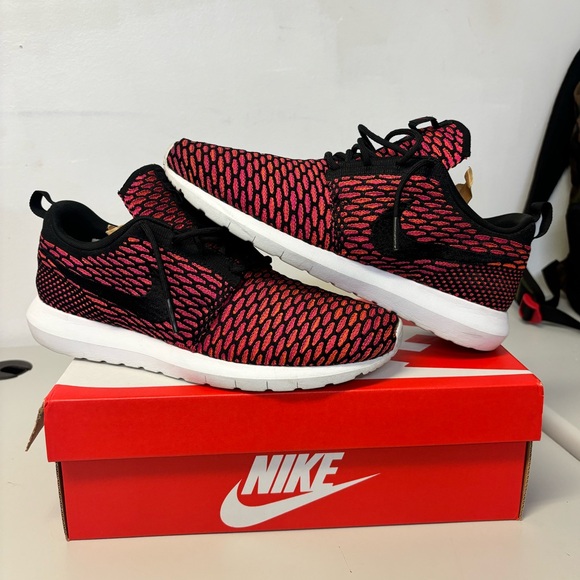 RARE - Nike Roshe Run Flyknit 'Fireberry' - Size 9 Men's - Picture 11 of 11